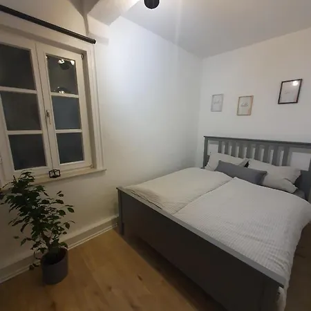 Modernes Zentral * باد لاسفه