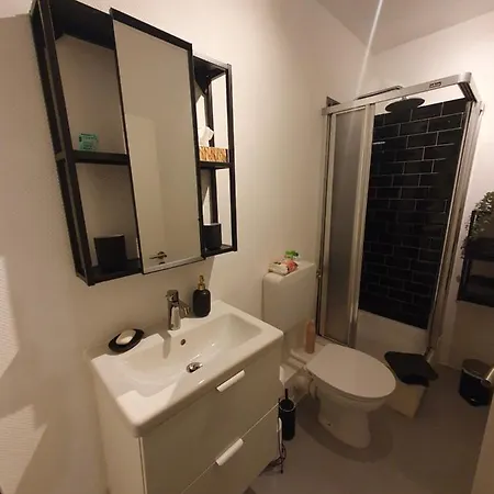 Modernes Zentral باد لاسفه